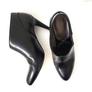 Adrienne Vittadini Black Heeded Booties Size 10